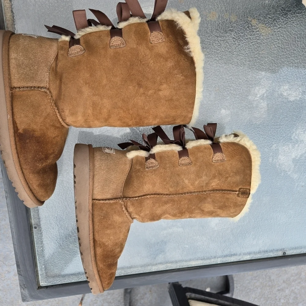 UGG Bailey Bow Tall Boots size 4 chestnut brown ivory